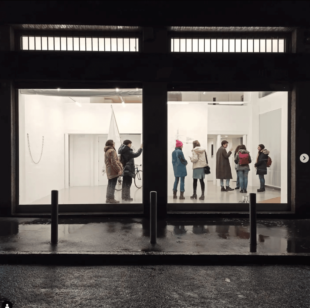Galleria NEWSLETTER contatti: L'associazione culturale Art Studio Finestreria di Claudia Ponzi rappresenta un punto di incontro tra artisti. Opere dell'artista Giammarco Cugusi Clematis Vitalba - home art studio finestreria gallery: è una galleria d'arte con approccio sperimentale che coinvolge collezionisti di tutto il mondo. collection pittura fotografia contemporary art
