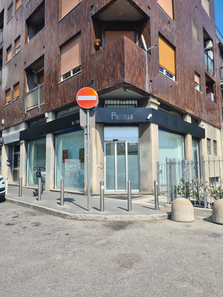Galleria NEWSLETTER contatti: L'associazione culturale Art Studio Finestreria di Claudia Ponzi rappresenta un punto di incontro tra artisti. Art Studio Finestreria come si vede da fuori