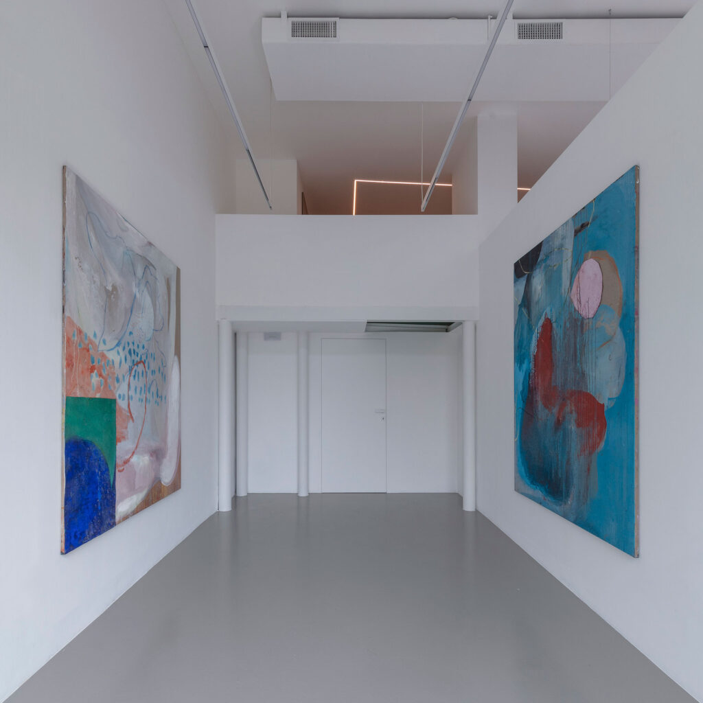 Opera dell'artista Lara Ilaira Braconi Muta nel vento - i sogni non hanno titolo fotografia di Antonio Maniscalco Art Studio Finestreria Gallery Lara Braconi Pittura astratta: mostra personale "Muta nel vento" nella galleria Art Studio Finestreria a Milano